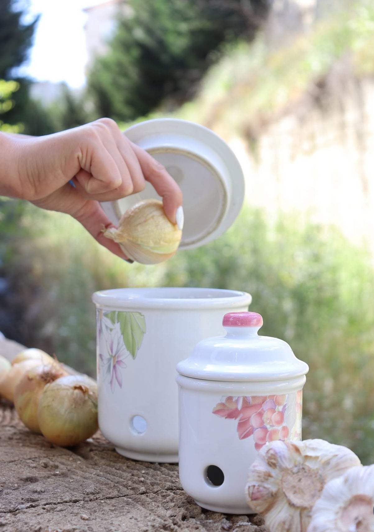 Porcelain pots with hole - small
