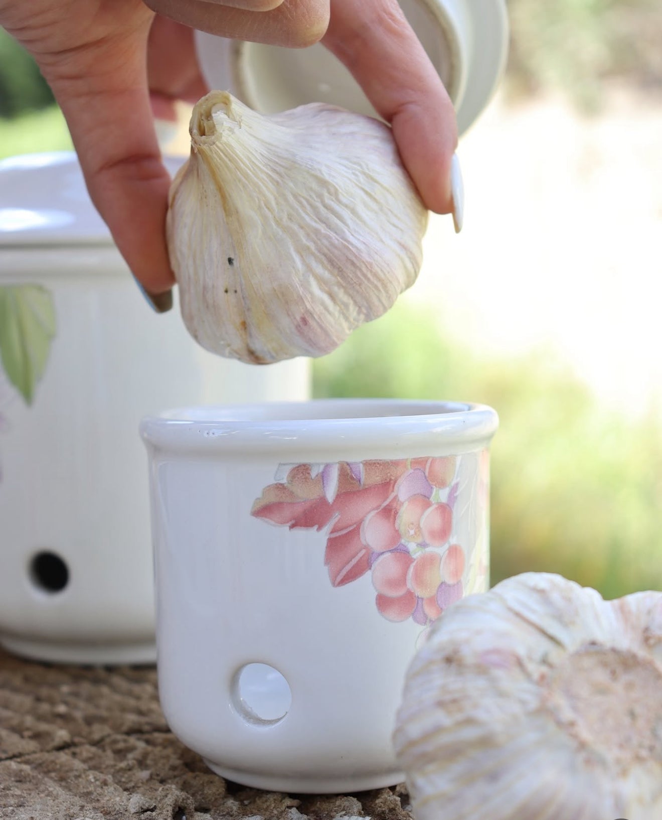 Porcelain pots with hole - small