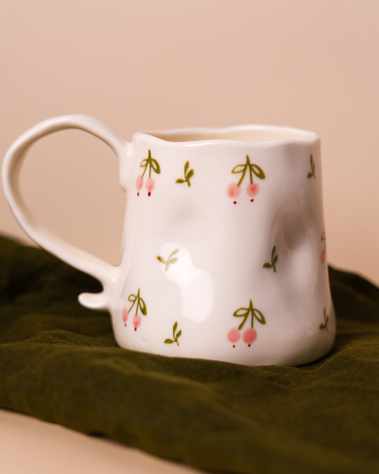 Mug pink cherry with green leaf
