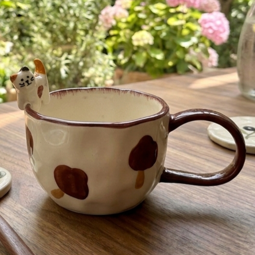 Mug cat on edge