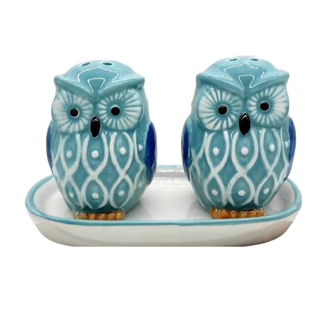 Salt and pepper shaker