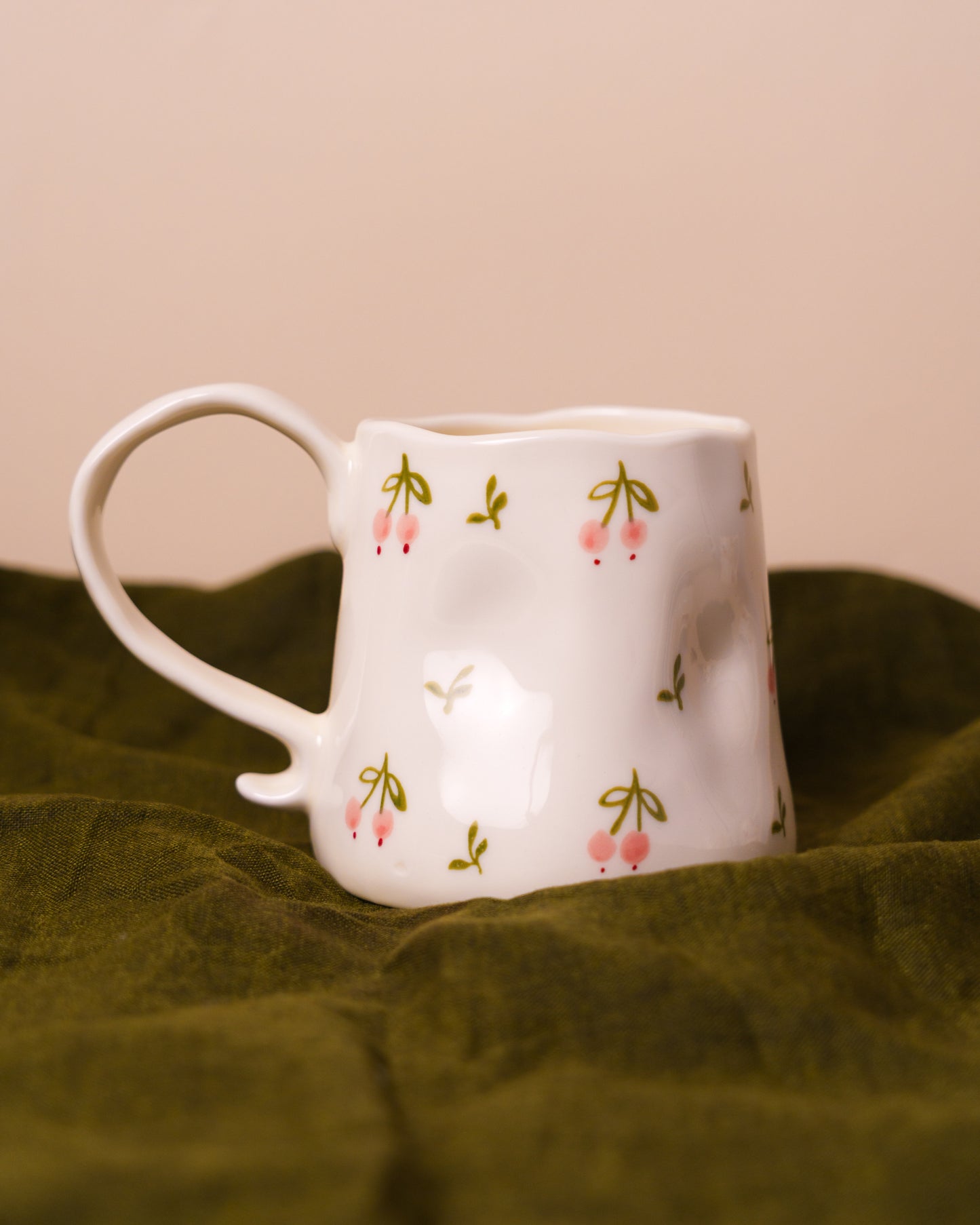 Mug pink cherry with green leaf